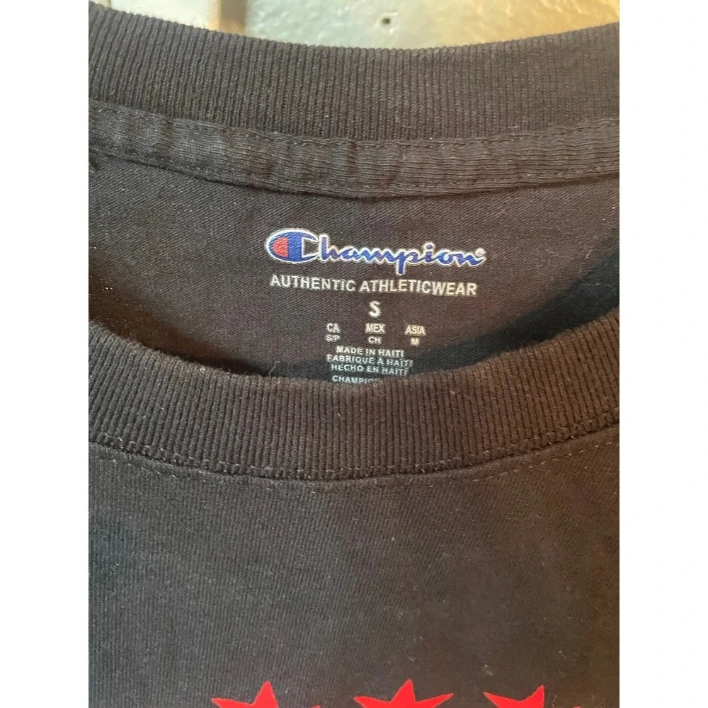 Champion Chicago t-shirt.  Size Small‎